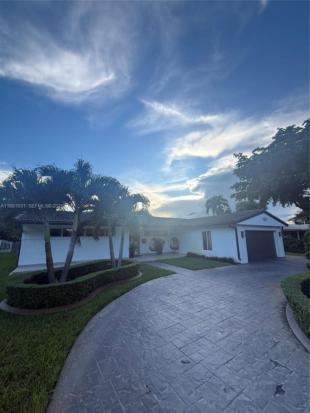 6860 Miami Lakes Drive, sold in Villas Of Miami Lakes, Miami Lakes, FL