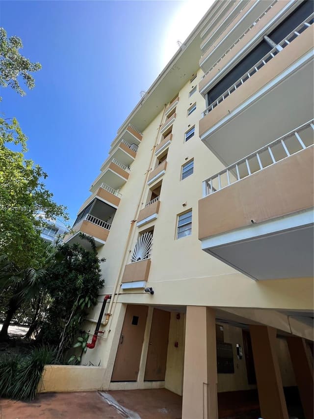 3304 Virginia Street 6B, sold in Virginia Oaks, Miami, FL