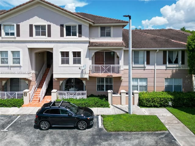 8826 W Flagler Street 113, Miami, FL 33174