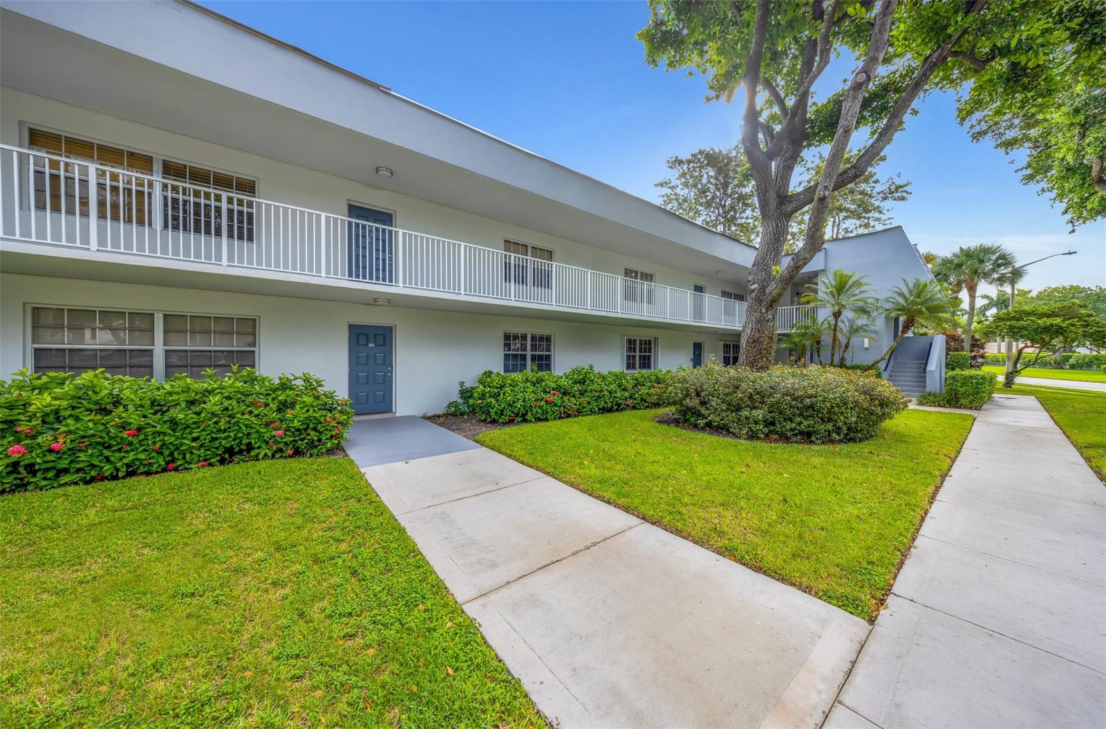 4221 W Palm Aire Drive 103 — photo 11