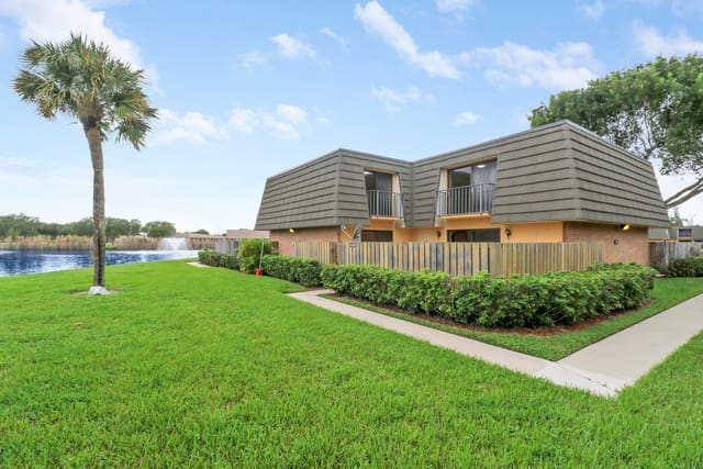 4208 42nd Way, West Palm Beach, FL 33407