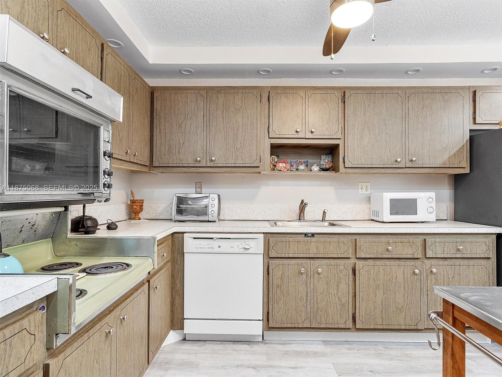 1470 NE 125th Terrace PH12 — photo 7