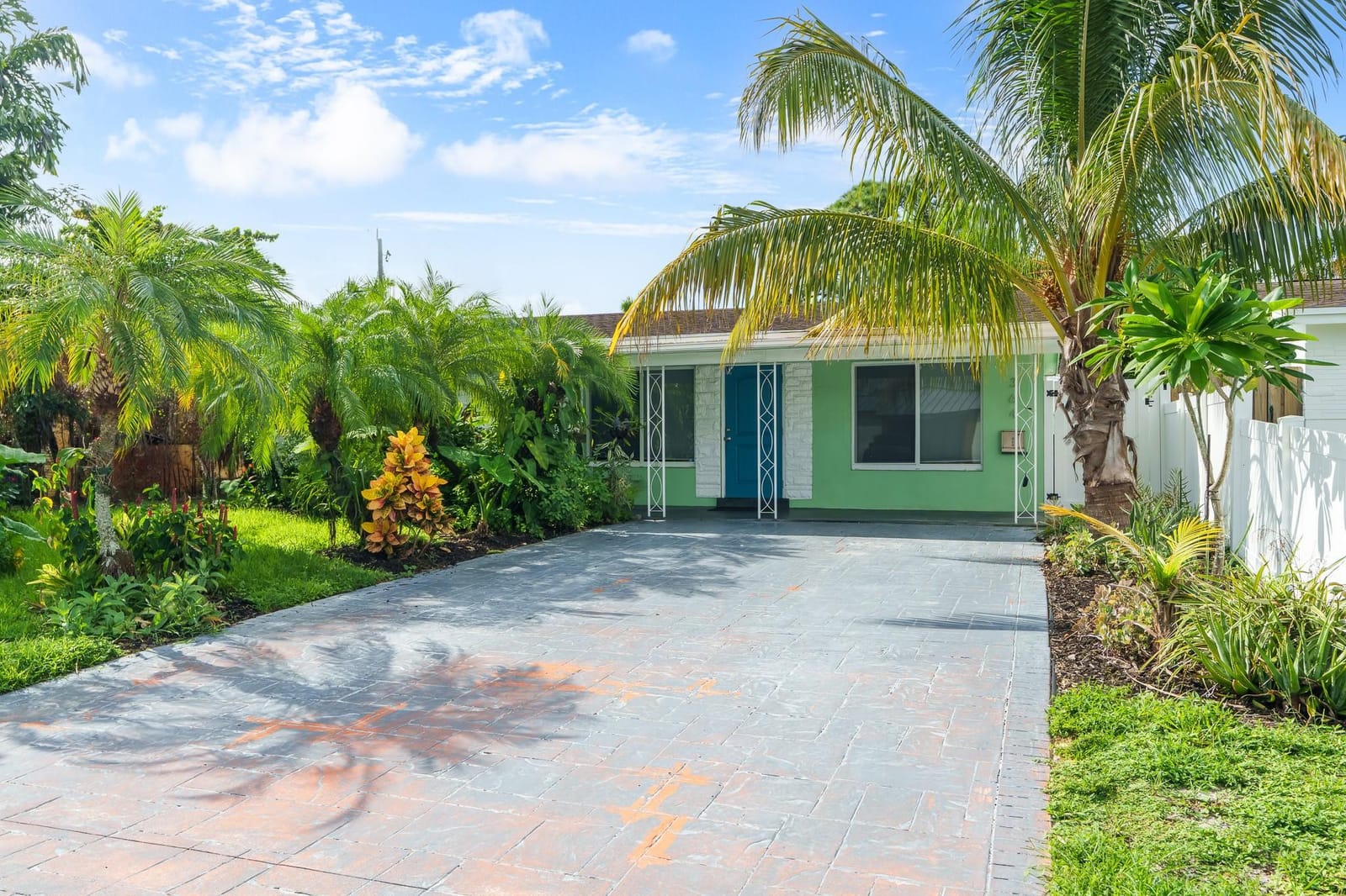 364 NW 48th Court, Oakland Park, FL 33309 photo 2