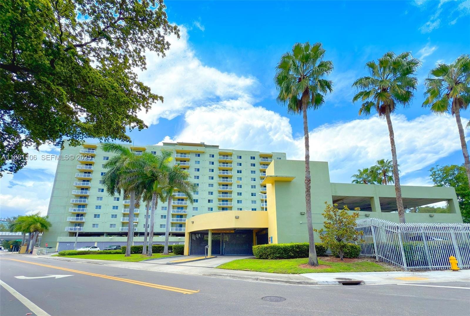 816 NW 11th Street 905, Miami, FL 33136 photo 14
