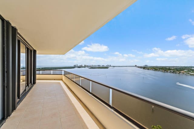 100 Lakeshore Drive 1558, North Palm Beach, FL 33408