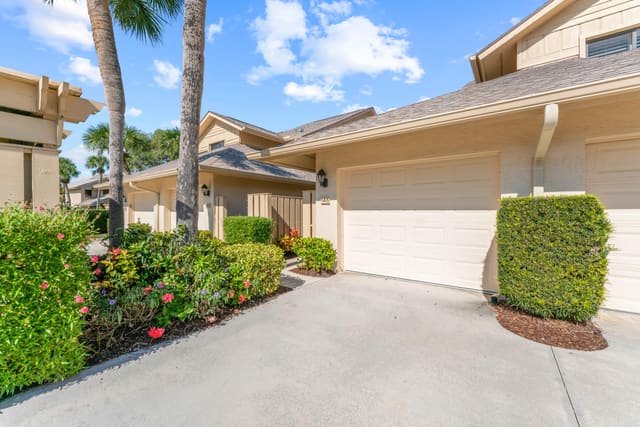 16970 Waterbend Drive 146, sold in Waterbend At Jonathans Landing Condo, Jupiter, FL