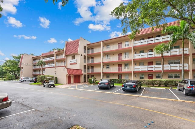 1005 Country Club Drive 405, Margate, FL 33063