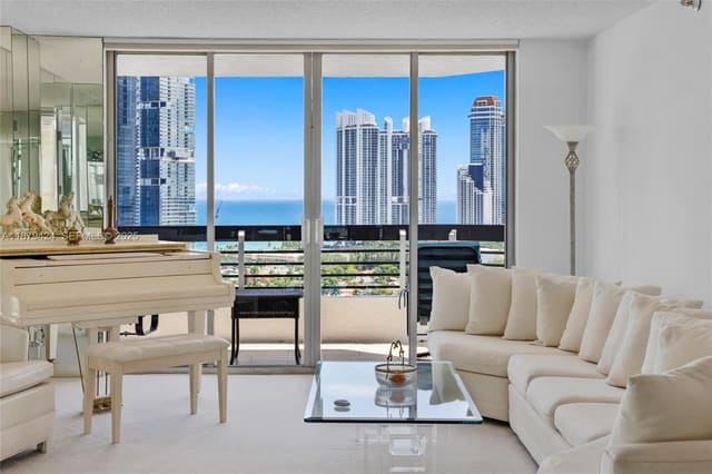 19195 NE 36th Court 2706, Aventura, FL 33180