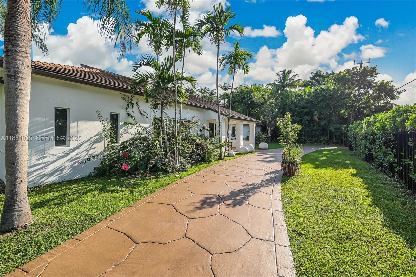 11 bedroom home for sale at 11461 93rd, Miami, FL 33176 — $2,400,000