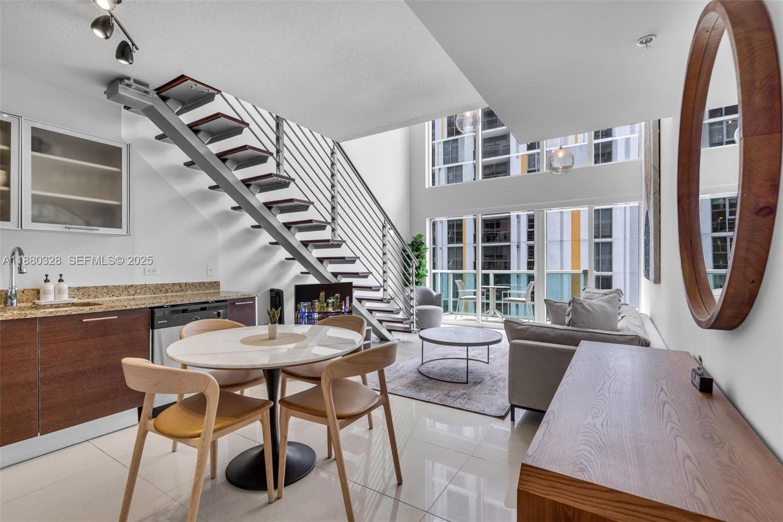 41 SE 5th Street 1112, Miami, FL 33131 photo 4