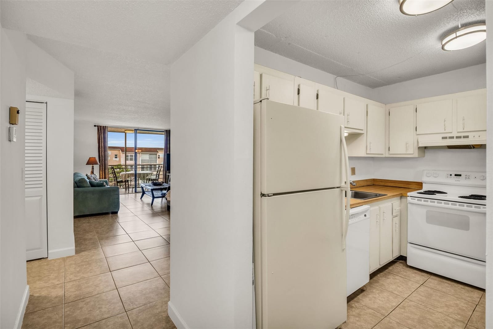 2840 Somerset Drive 403 — photo 3