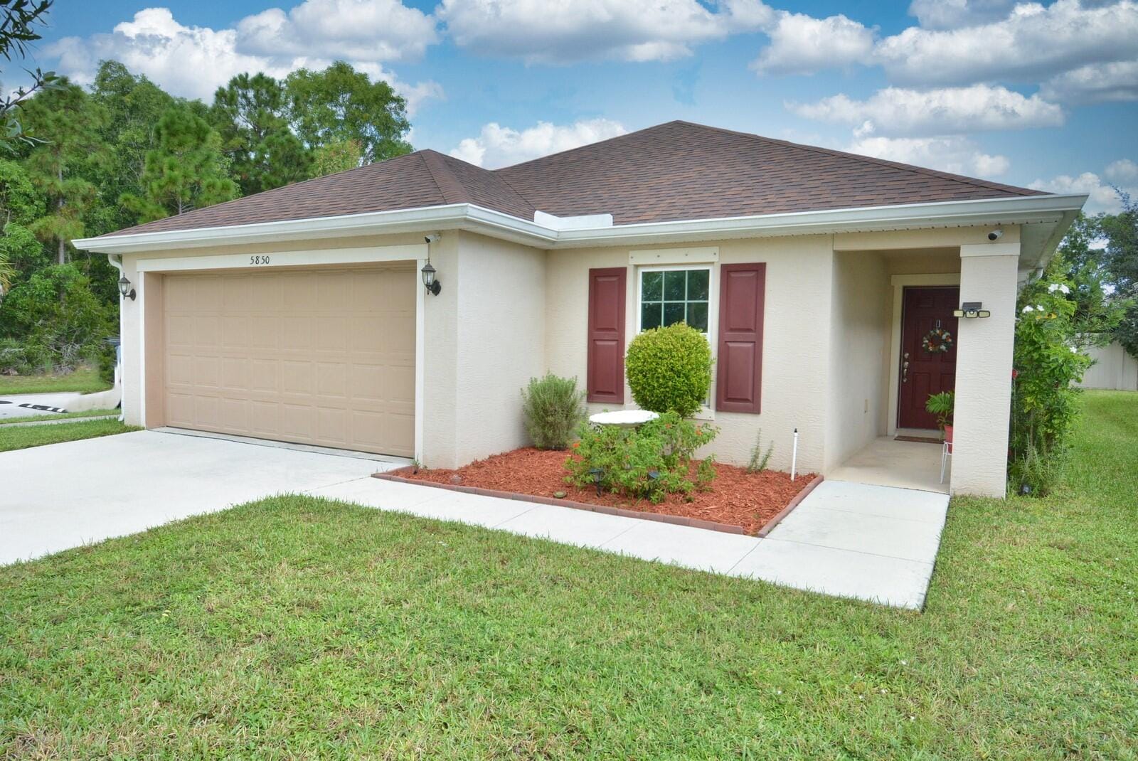 5850 NW Pine Trail Circle, Port St. Lucie, FL 34983 photo 2