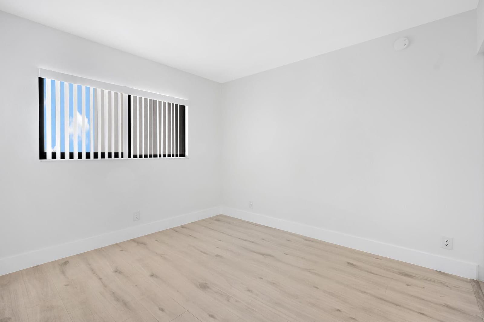 2200 S Cypress Bend Drive 805 — photo 11