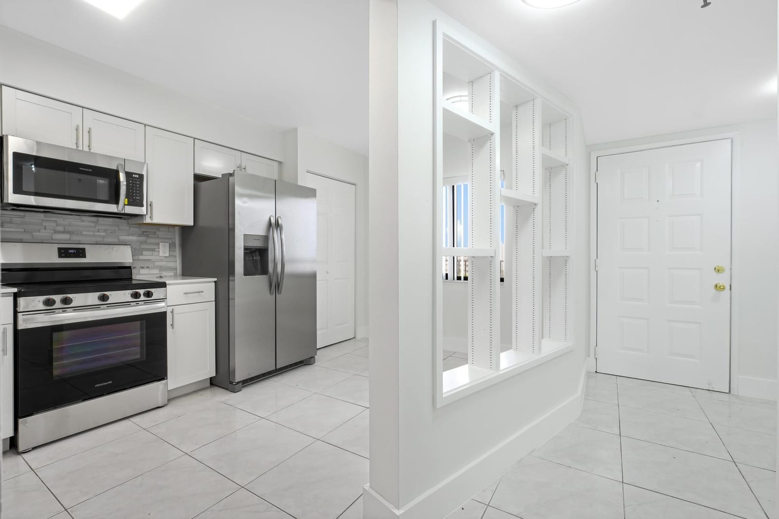 2200 S Cypress Bend Drive 805 — photo 4