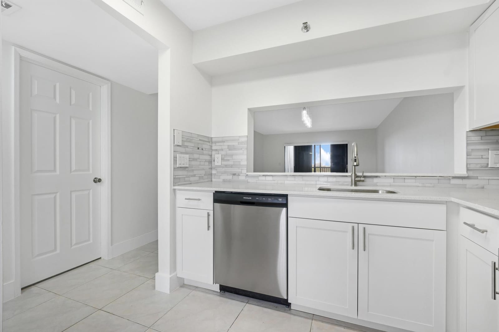 2200 S Cypress Bend Drive 805 — photo 5