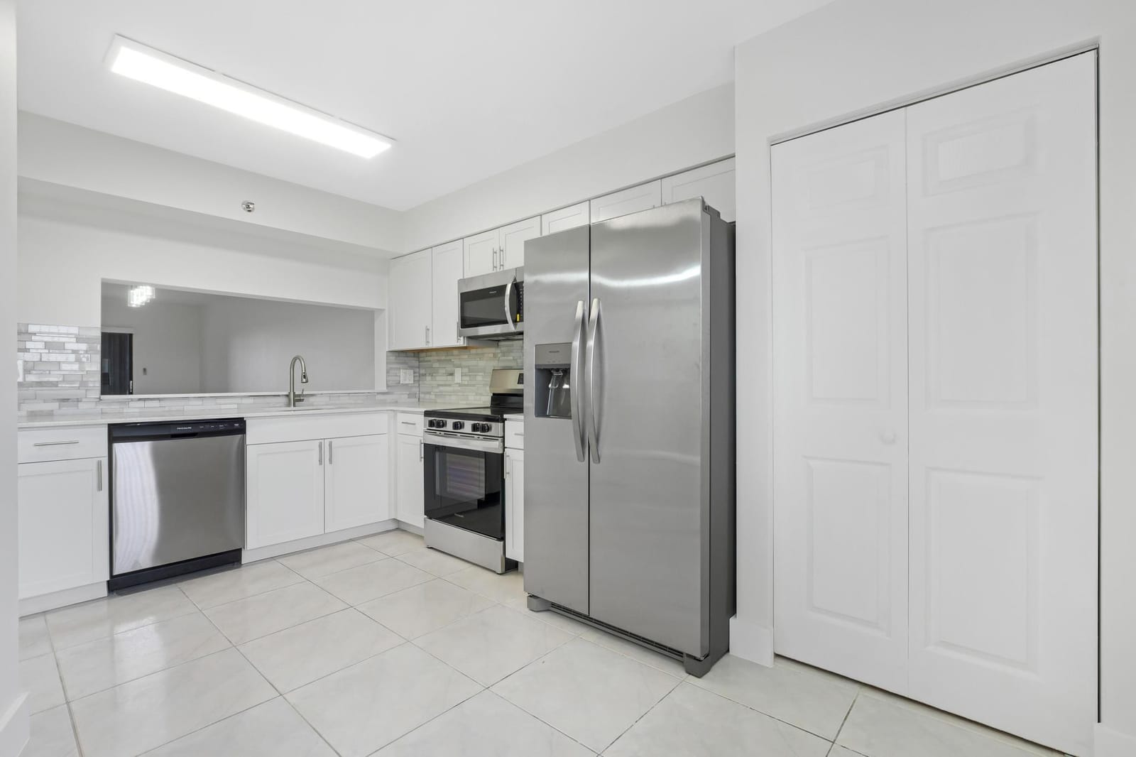 2200 S Cypress Bend Drive 805 — photo 6