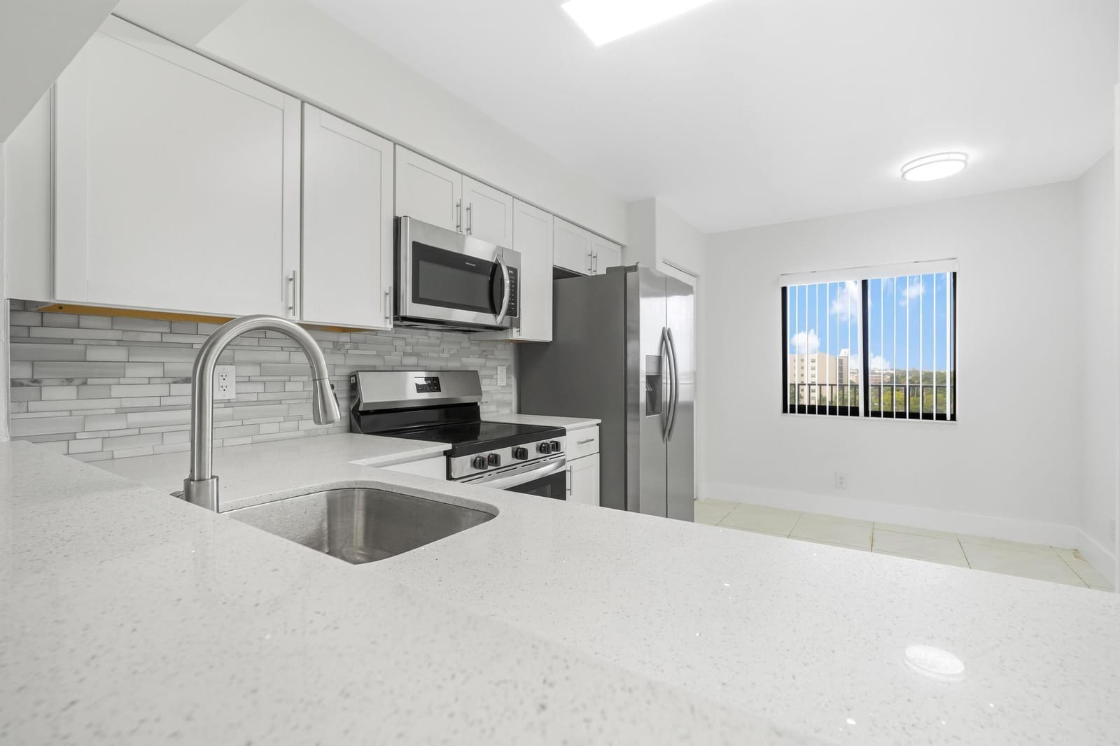 2200 S Cypress Bend Drive 805 — photo 8