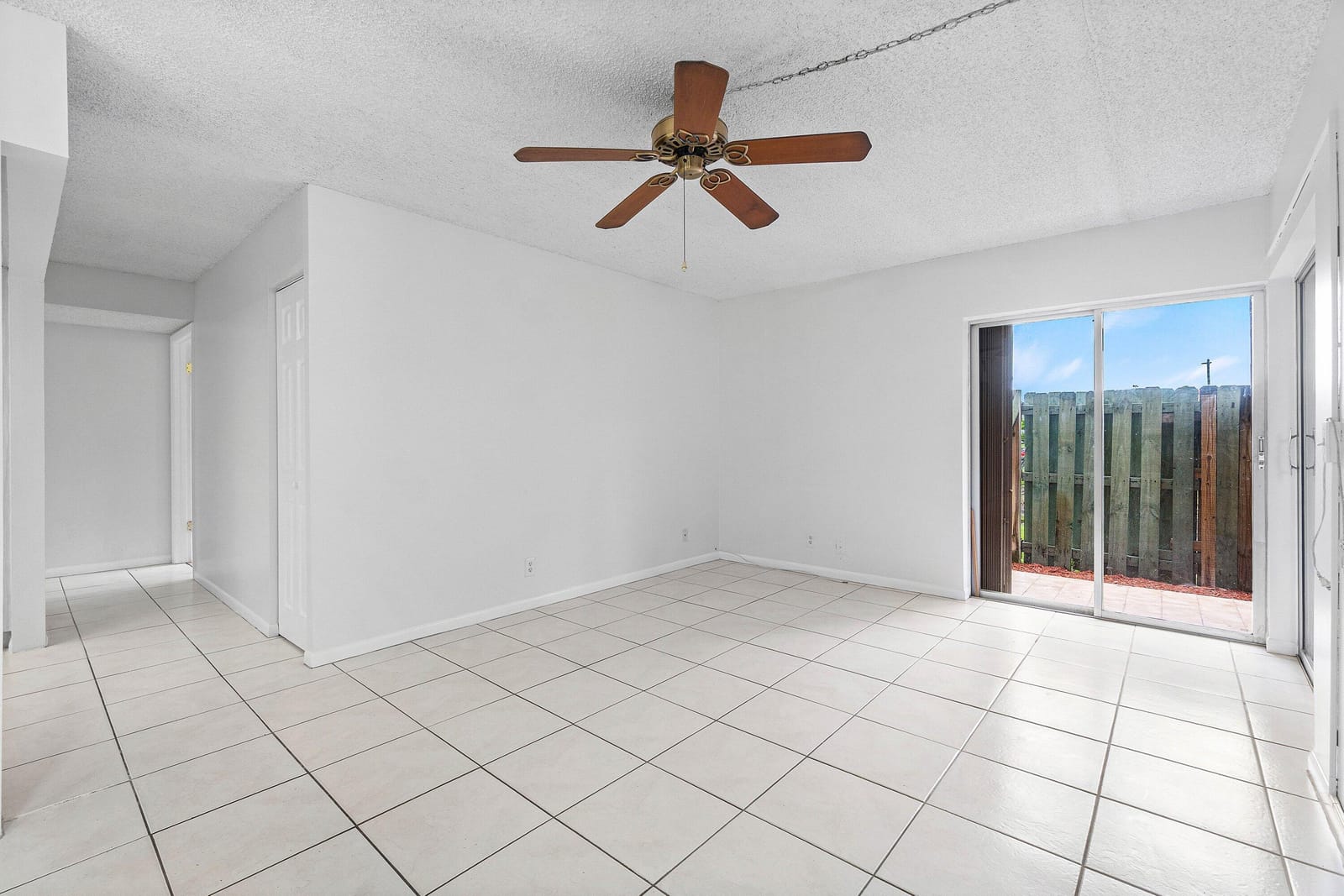1876 Fairview Villas Drive 3, Palm Springs, FL 33406 photo 13