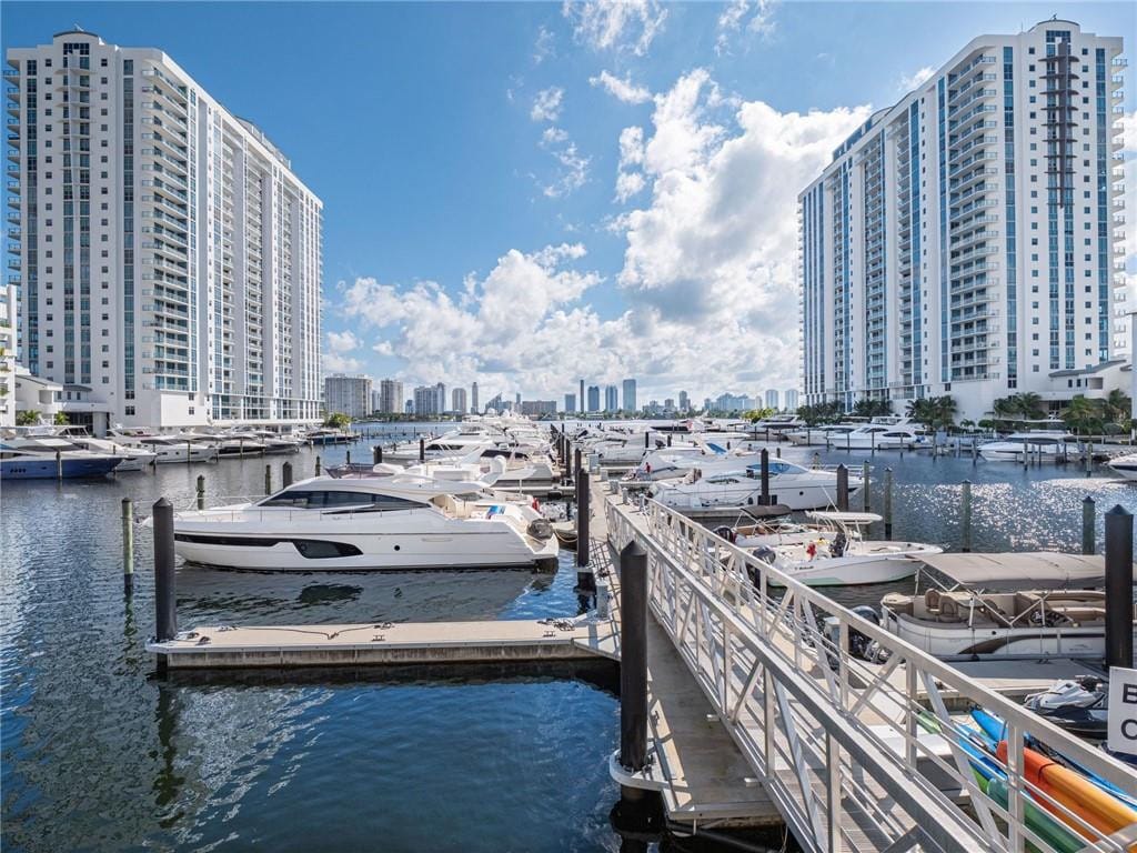 17111 Biscayne Boulevard 2105 + 1 BOAT SLIP 100 ft — photo 1
