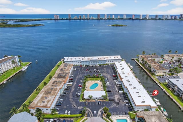 110 Shore Court 114, sold in Shore Club Apts B & C Condo, North Palm Beach, FL