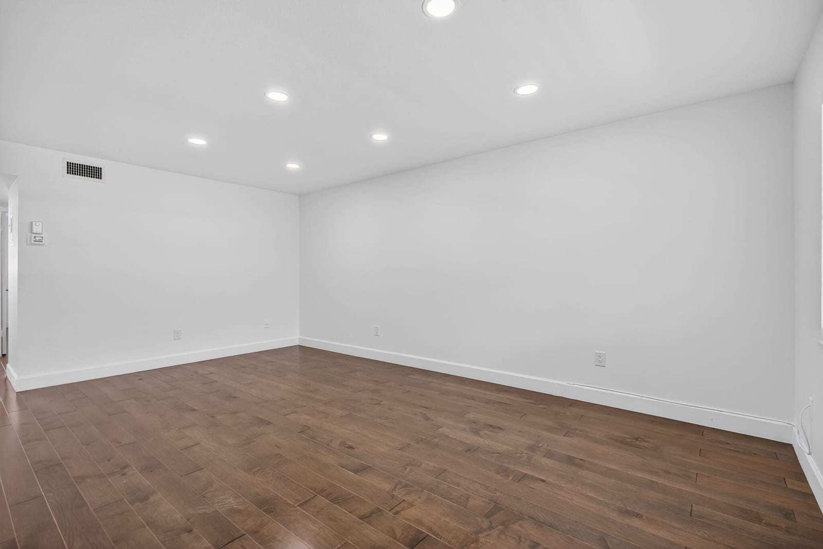 110 Shore Court 114 — photo 8