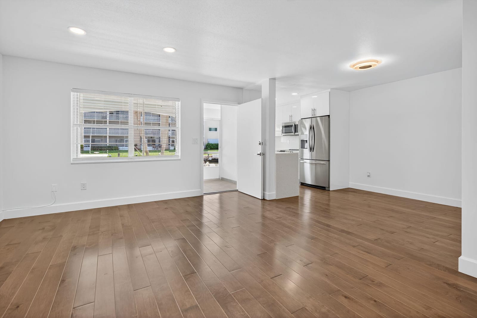 110 Shore Court 114 — photo 9