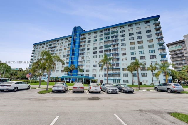 4001 Hillcrest Drive 403, sold in Hillcrest East No 26 Cond, Hollywood, FL