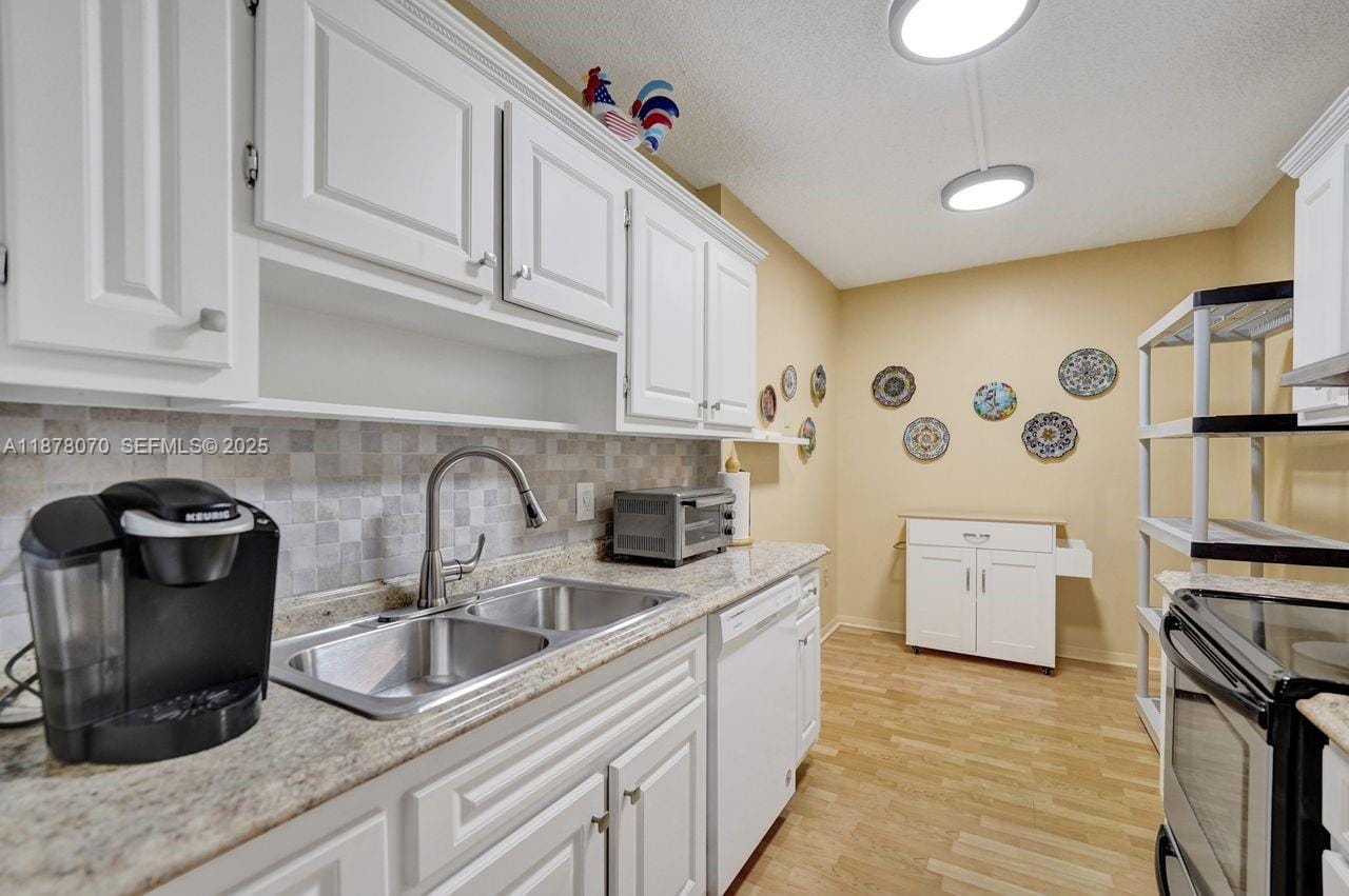 4001 Hillcrest Drive 403, Hollywood, FL 33021 photo 15
