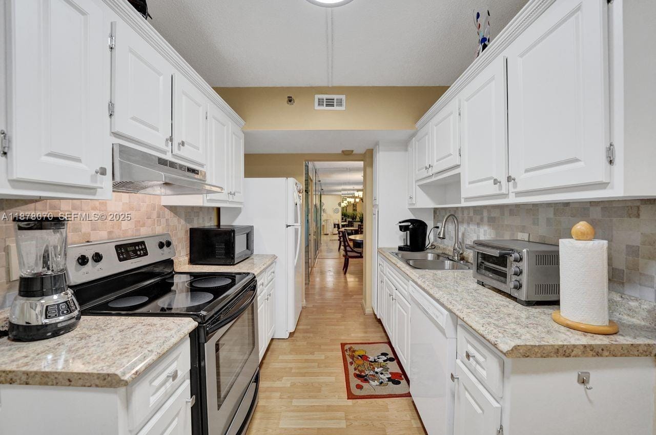 4001 Hillcrest Drive 403, Hollywood, FL 33021 photo 17