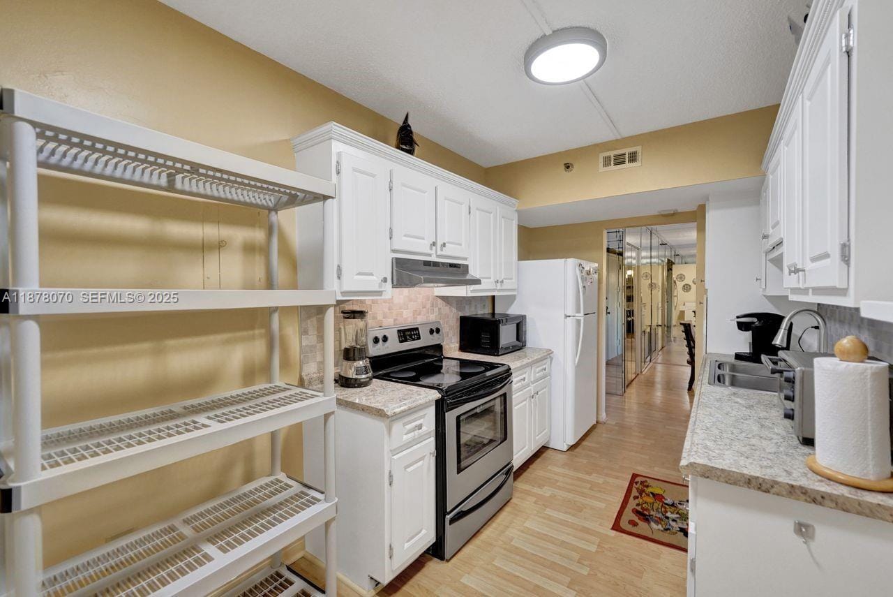 4001 Hillcrest Drive 403, Hollywood, FL 33021 photo 18