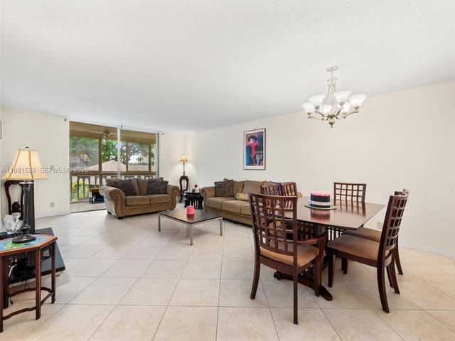 1001 NE 14th Avenue 207, sold in Meadowbrook Condo Apts Bl, Hallandale Beach, FL