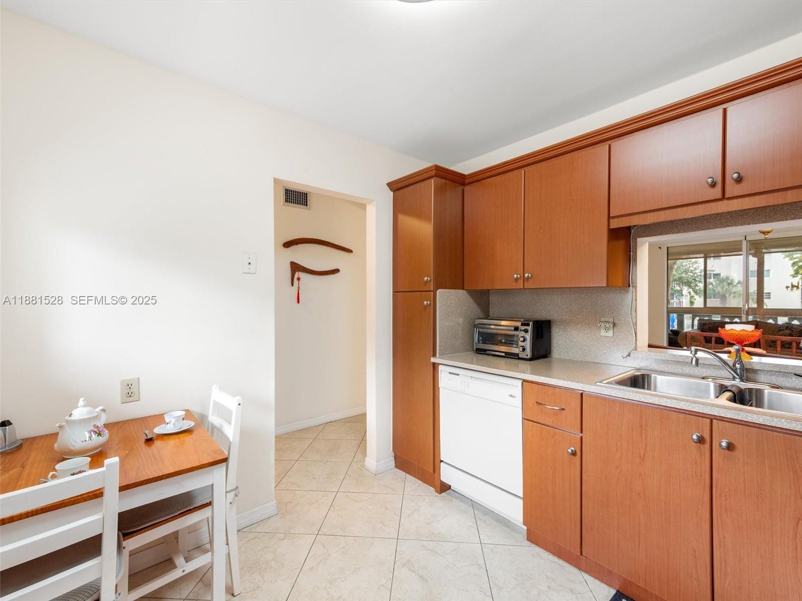 1001 NE 14th Avenue 207, Hallandale Beach, FL 33009 photo 9