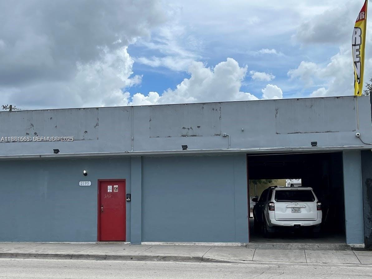 2195 NW 27th Avenue, Miami, FL 33142