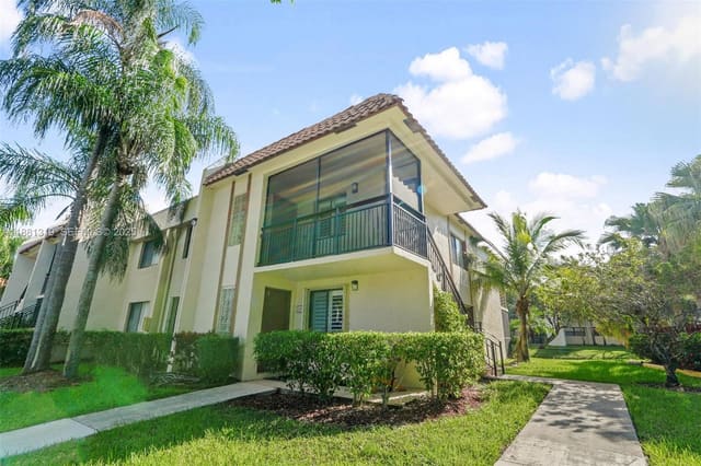 410 Lakeview Drive 204, Weston, FL 33326