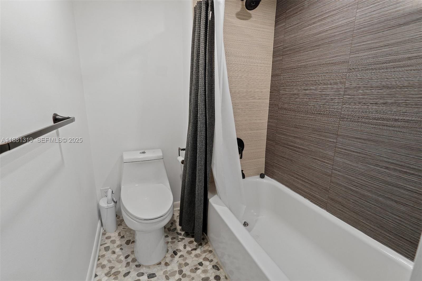 410 Lakeview Drive 204, Weston, FL 33326 photo 15
