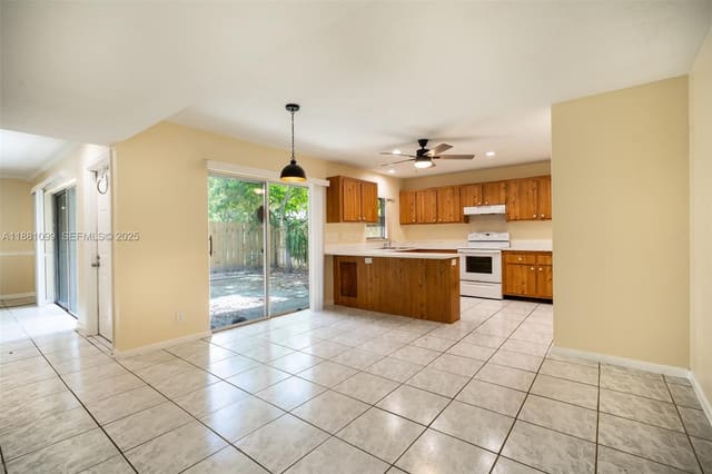 8209 SW 24th Street 19C, North Lauderdale, FL 33068