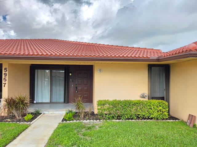 5957 Forest Hill Boulevard 4, West Palm Beach, FL 33415