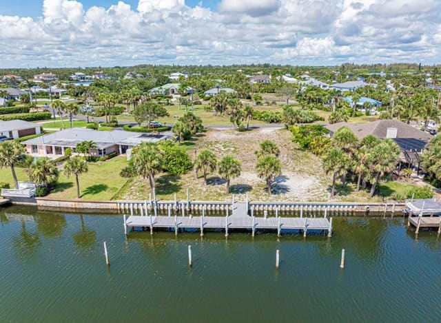 4406 Bethel Creek Drive, Vero Beach, FL 32963