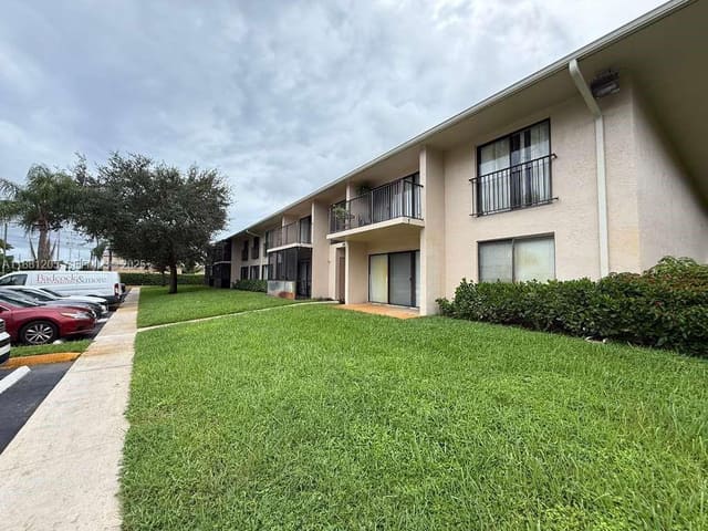 5915 Washington Street 116, Hampton Court, Hollywood, FL