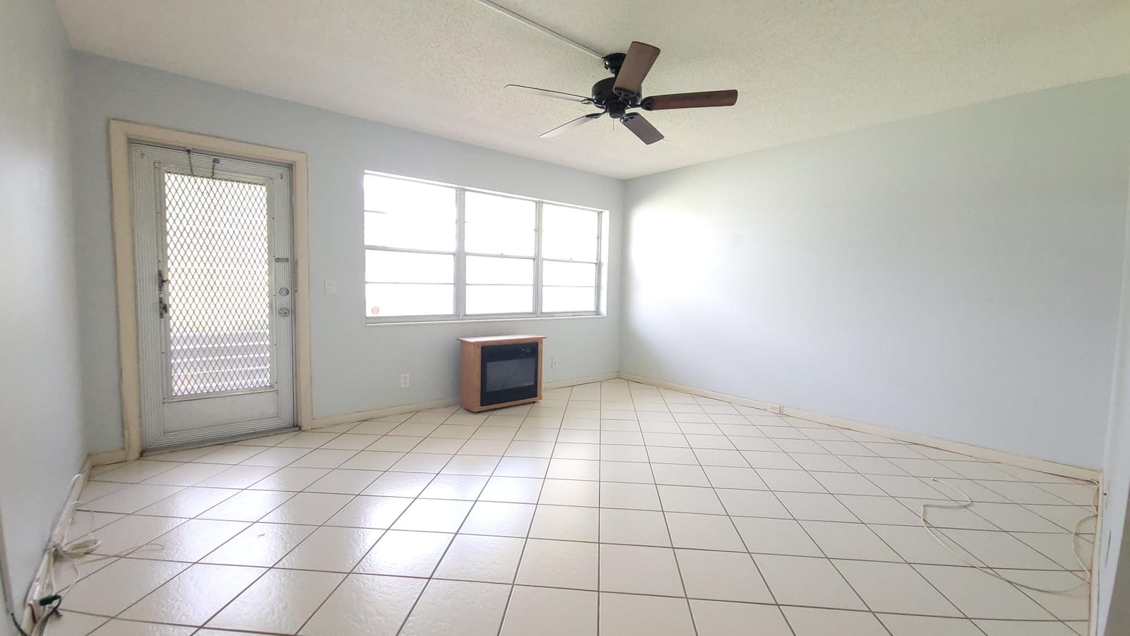 215 Canterbury J — photo 1
