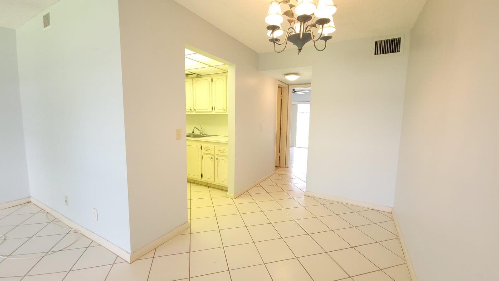 215 Canterbury J — photo 4