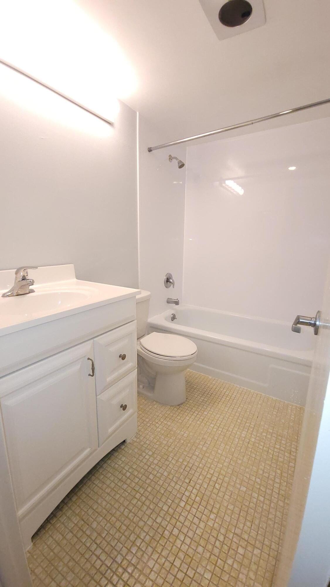 215 Canterbury J — photo 6