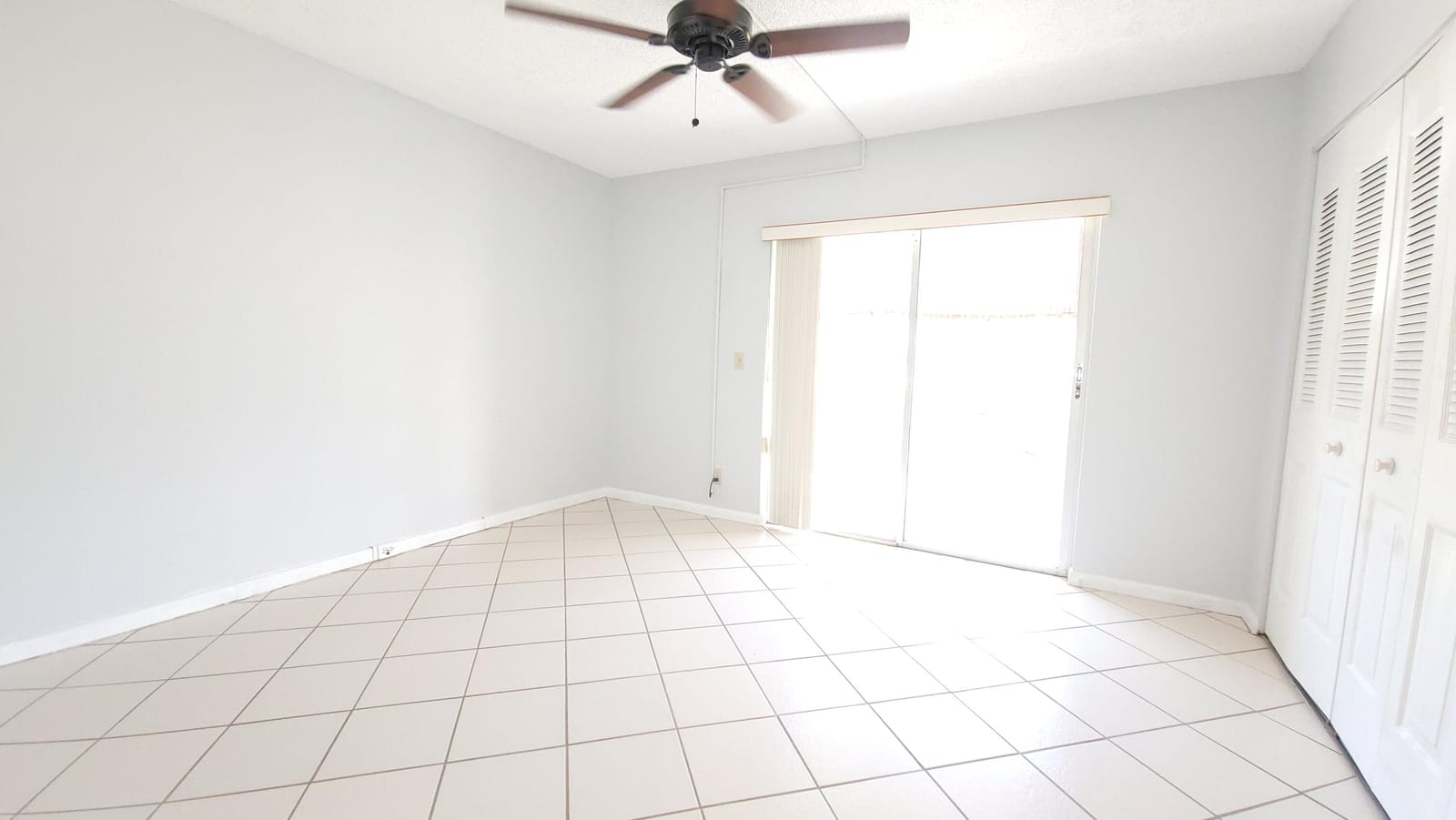 215 Canterbury J — photo 8