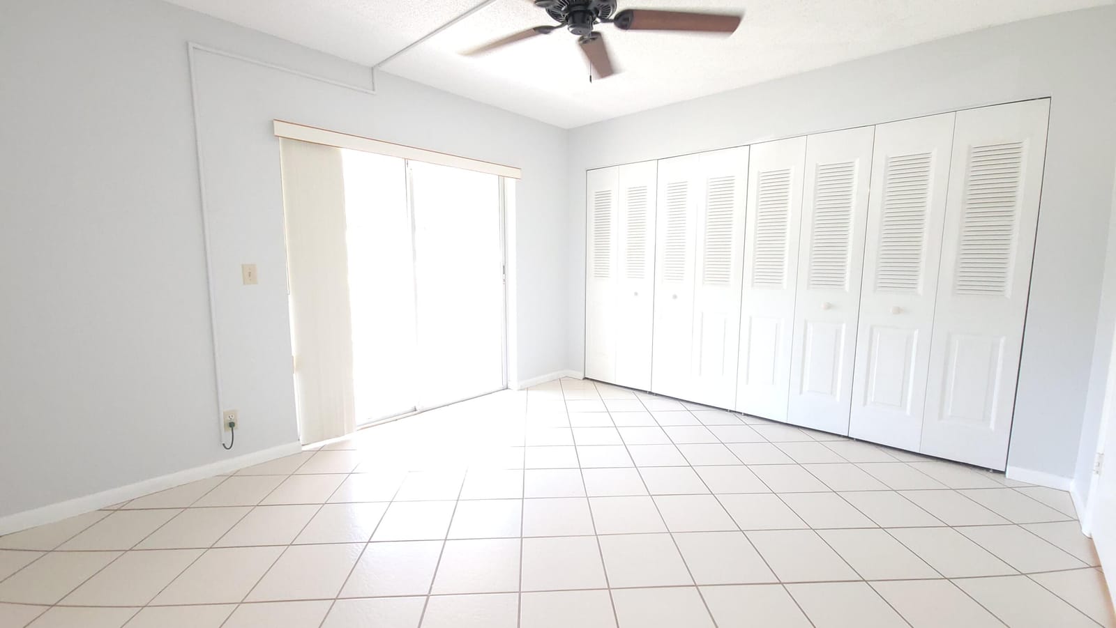 215 Canterbury J — photo 9