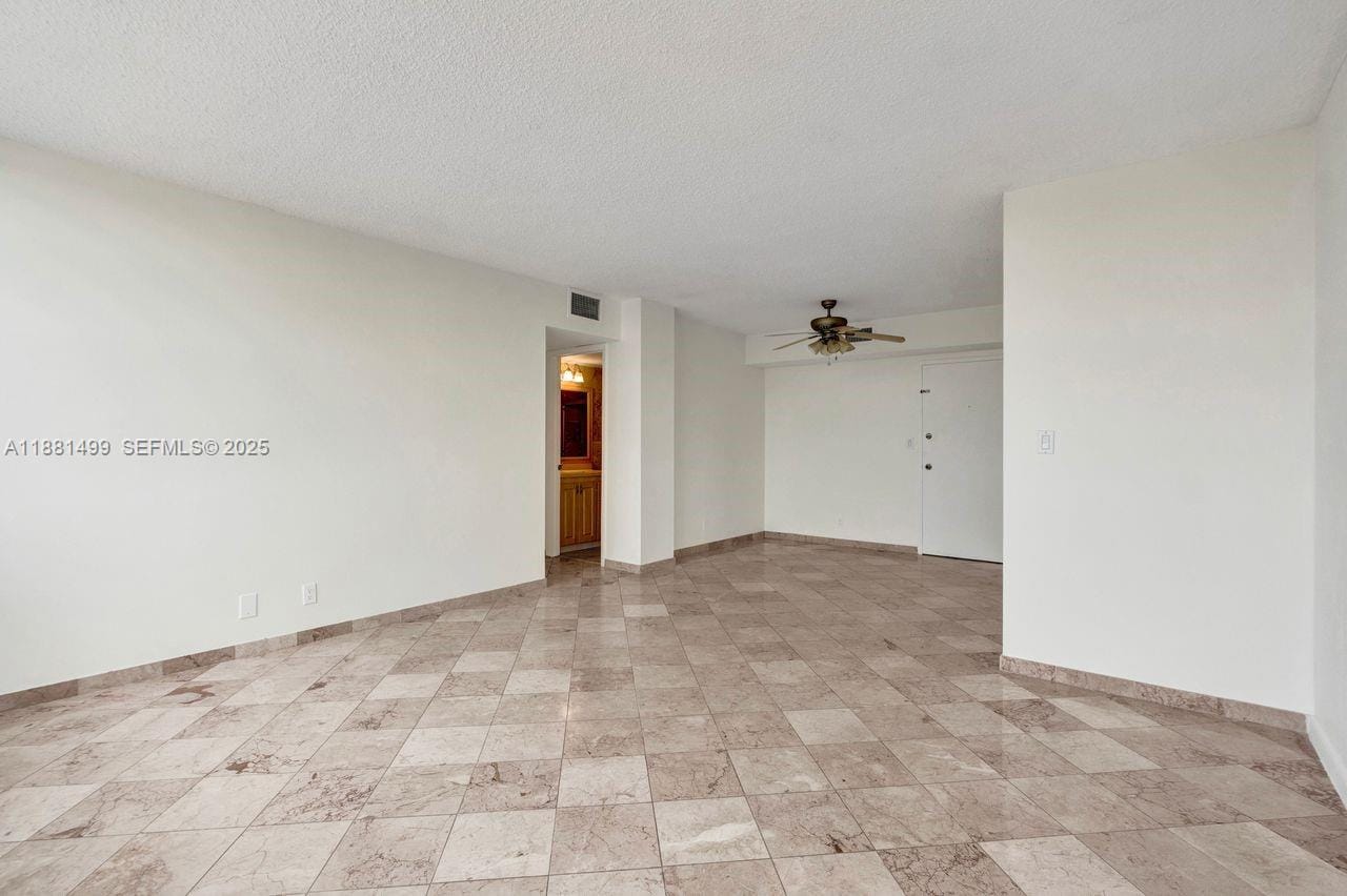 2025 NE 164th Street 716 — photo 10