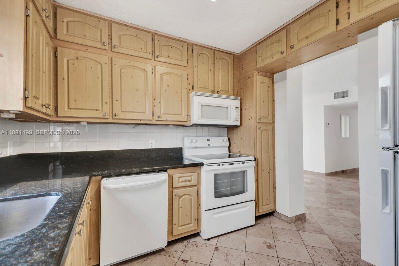 2025 NE 164th Street 716, North Miami Beach, FL 33162, North Miami Beach