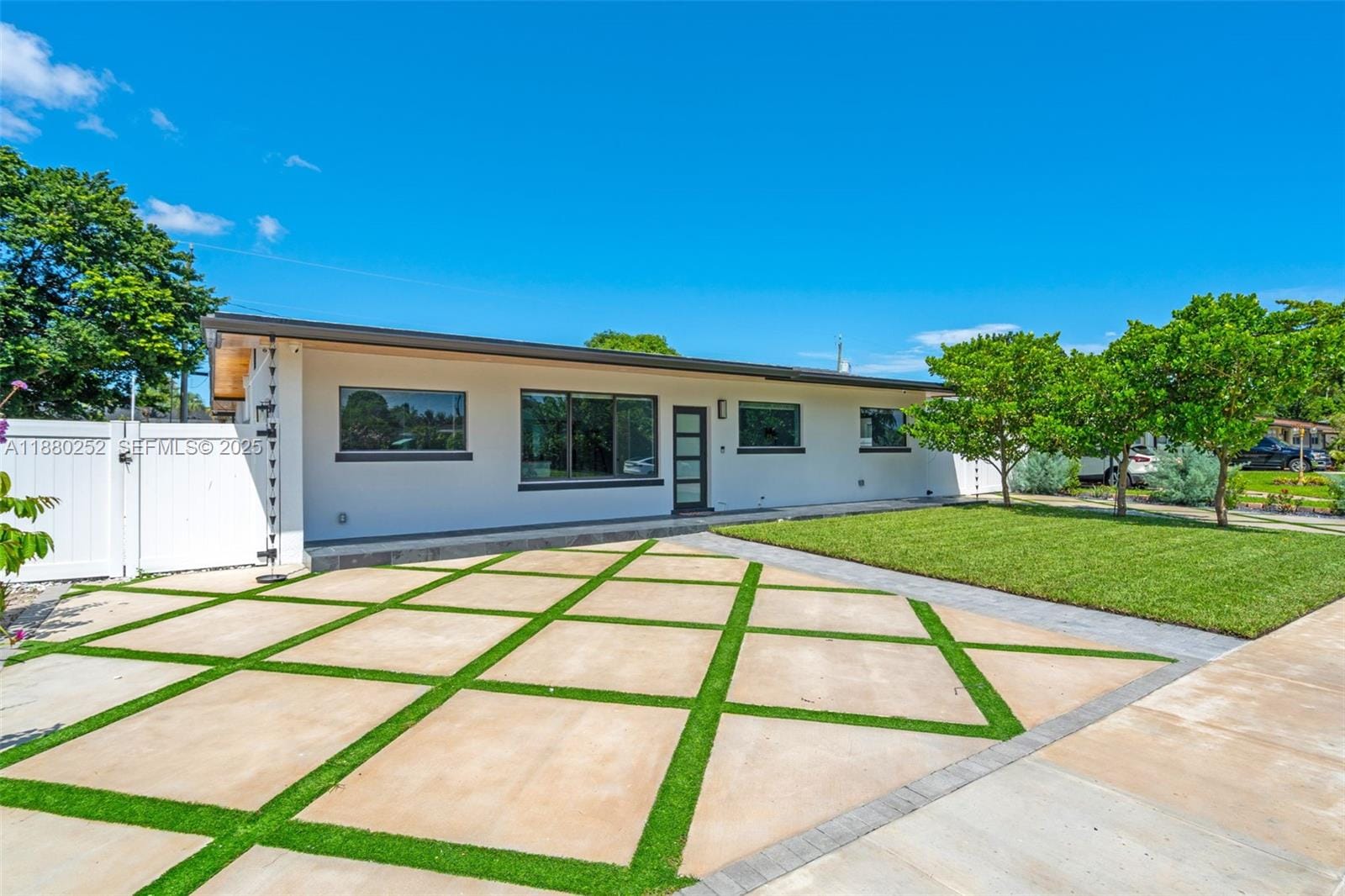 168 Granada Drive — photo 4