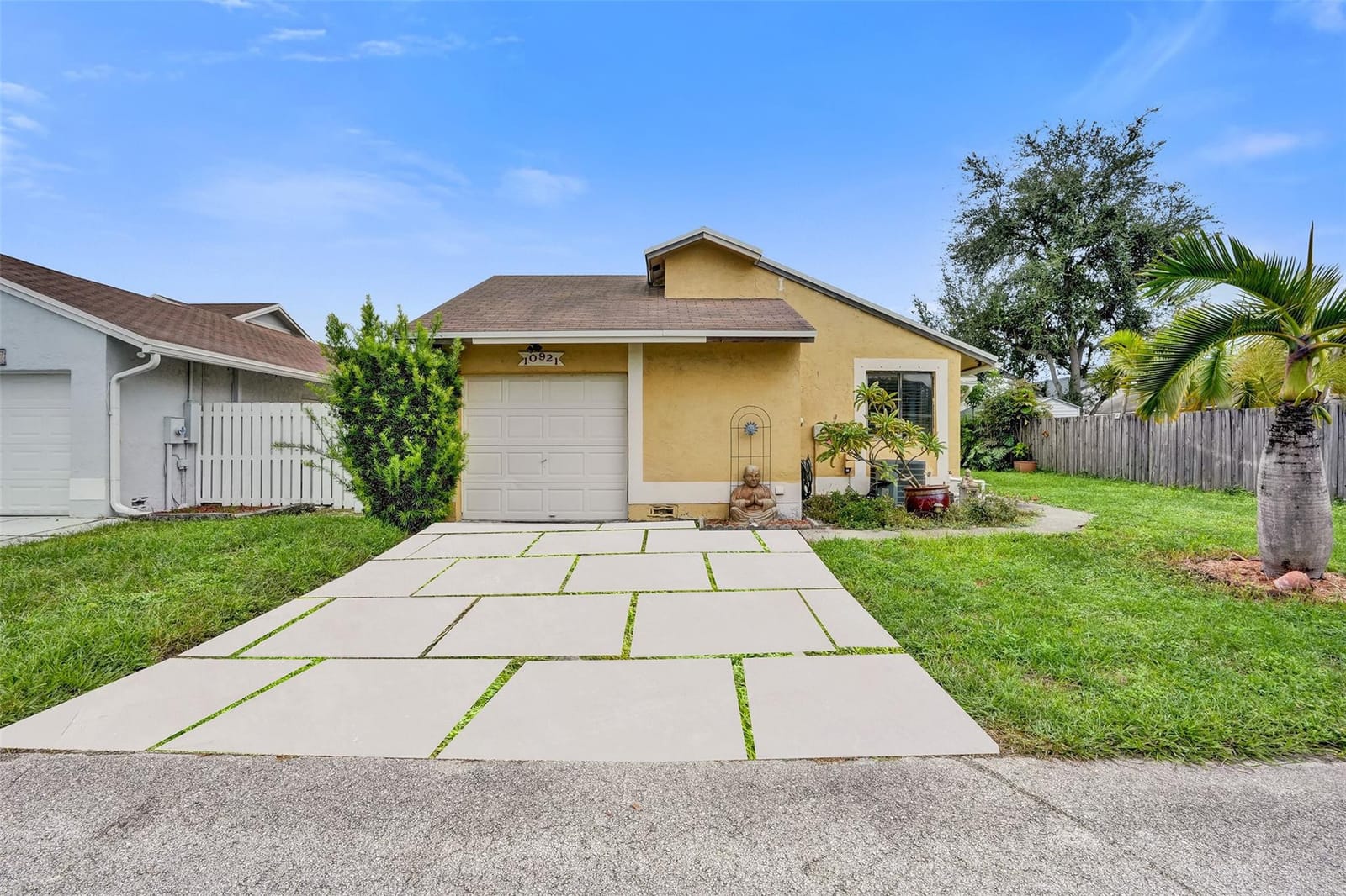 10921 SW 10th Court, Pembroke Pines, FL 33025