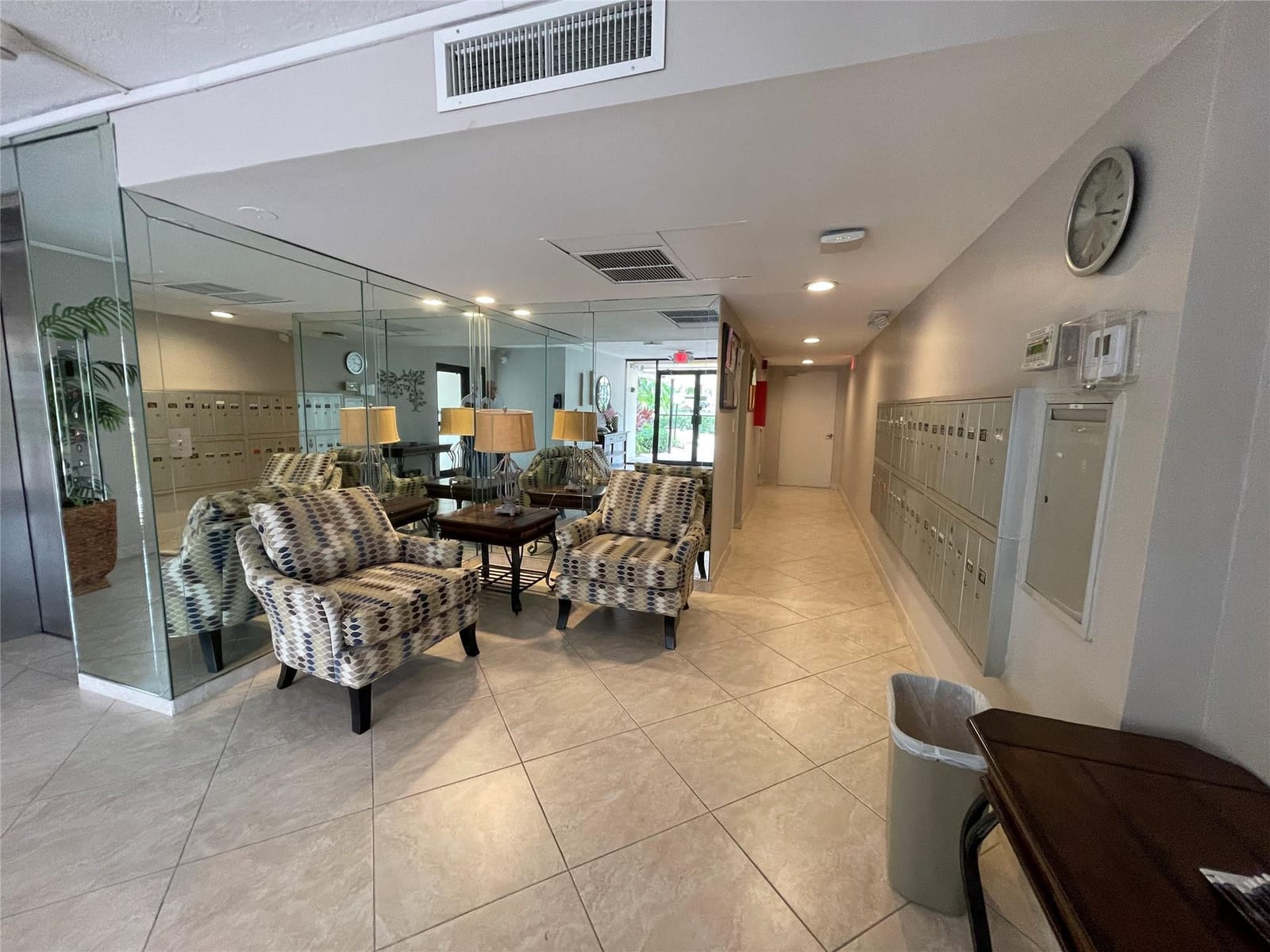 3051 S Palm Aire Drive 204 — photo 11