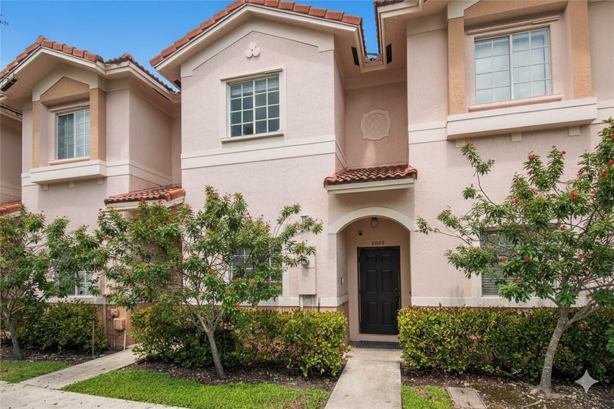 8805 S Isles Circle, Tamarac, FL 33321 photo 2